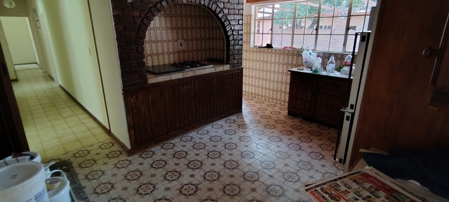 To Let 5 Bedroom Property for Rent in Flamwood North West